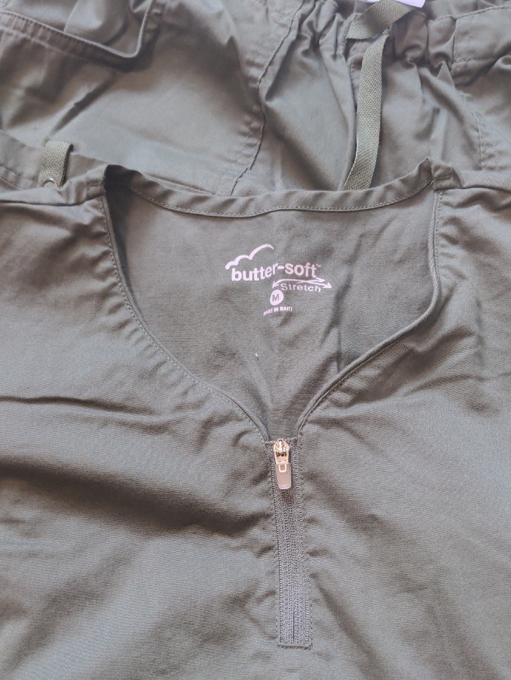 Unbranded Women's Olive Green Scrub Top and Pants Set - Picture 10 of 15